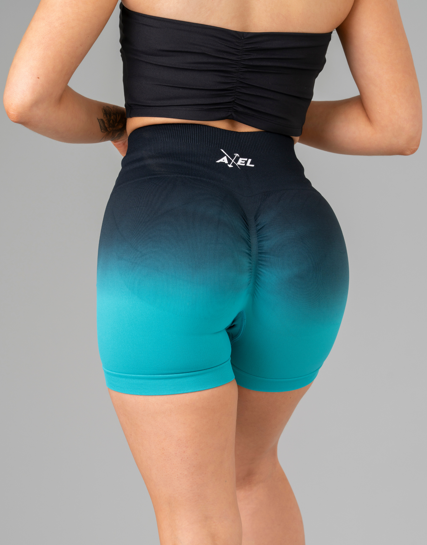 Seamless Rise Shorts - Black & Blue Ombre