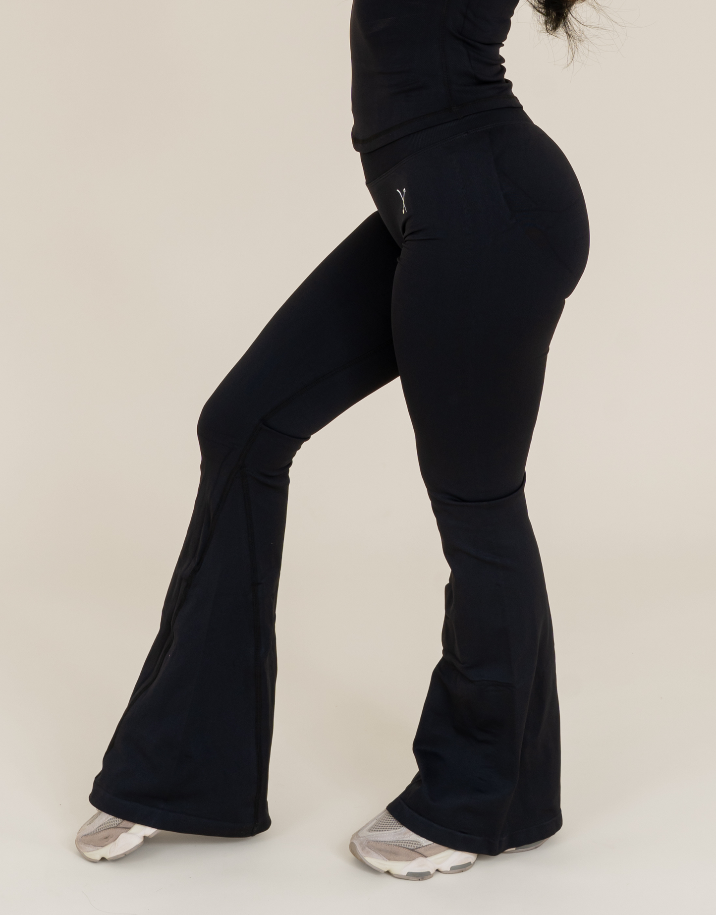 Seamless Sculpt Cropped Top - Black