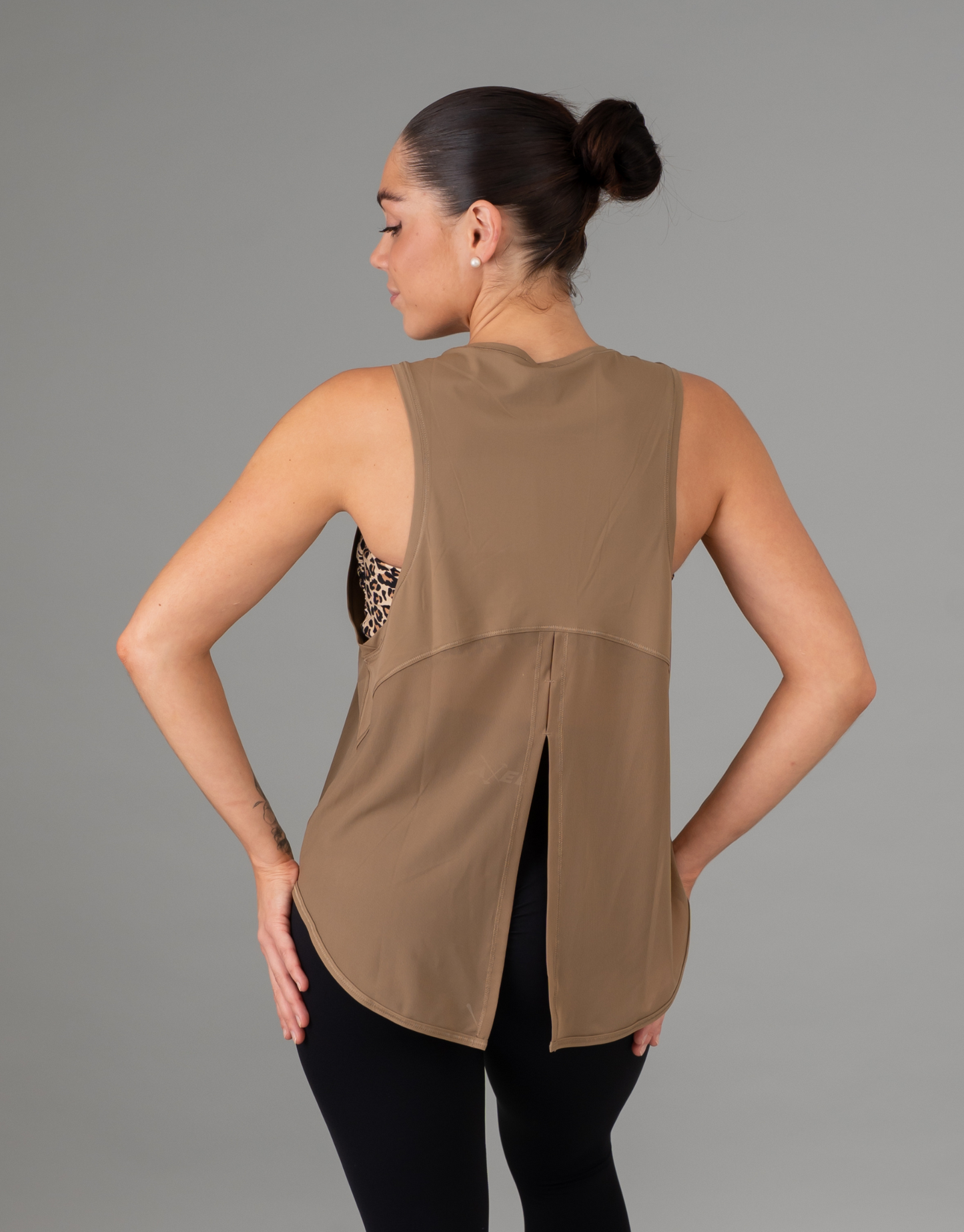 Riven Multi Way T-shirt Tan